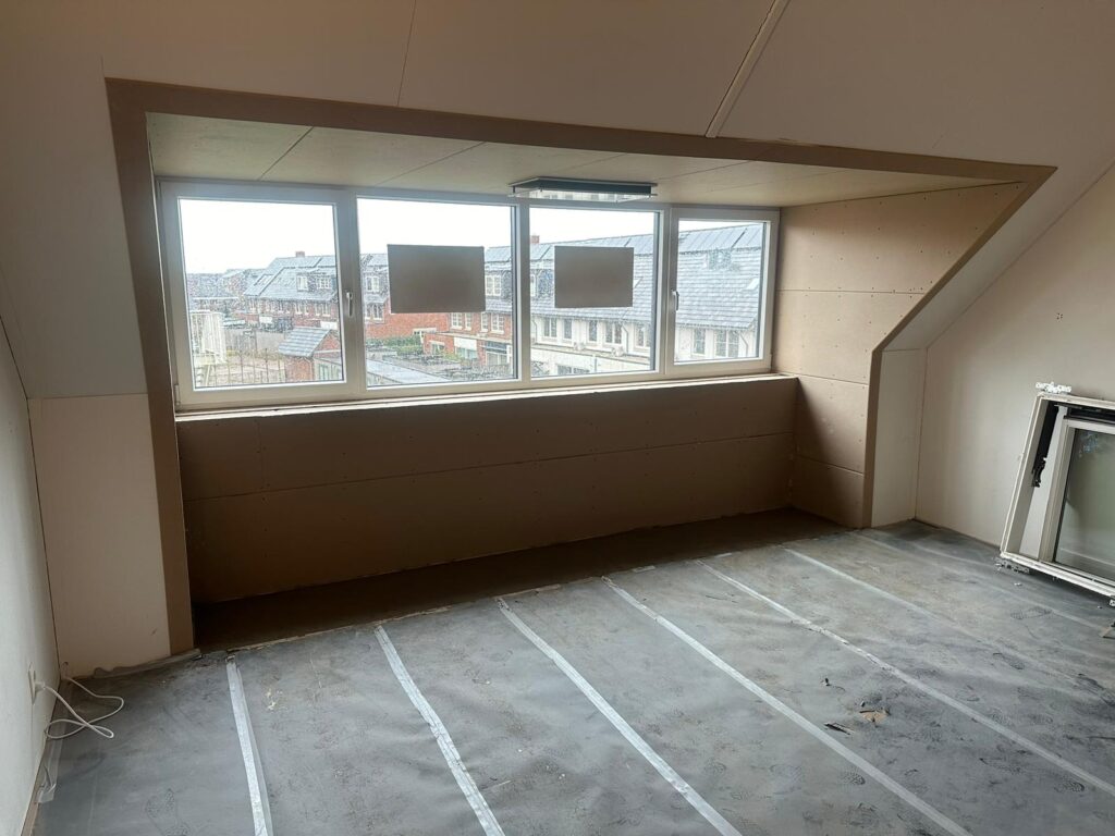 Sener dakkapel afgewerkt en met airco