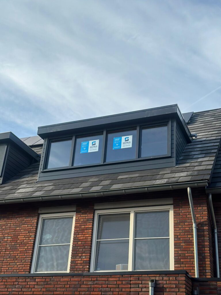 Sener dakkapel antraciet keralit